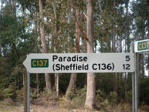Het paradijs is dichtbij in Tasmanie Het plaatsnaam bordje wordt te vaak gejat