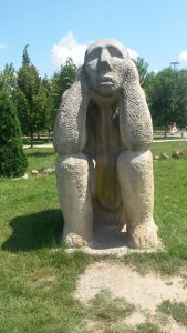 beeldhouwwerk in het UTM park