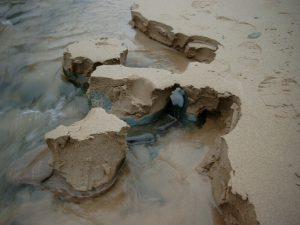Erosie aan het strand, lijkt wel wat op ..