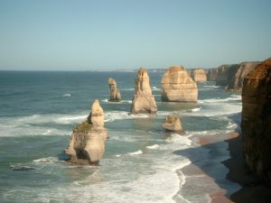 De twaalf apostelen aan de Great Ocean road, de voorste is ook al ingestord