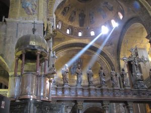 Binnenin de San Marco