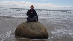 Als een Boeddha op de steen