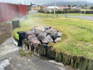 De stoom komt uit de grond in Rotorua