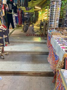 Ramadan maaltijd in de Soek voor de minderbedeelden
