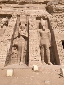 abu simbel nefertiri