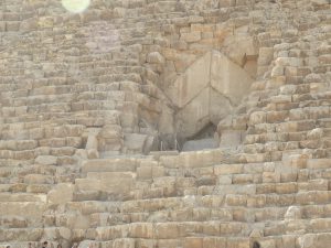 ingang van de grote piramide van Cheops