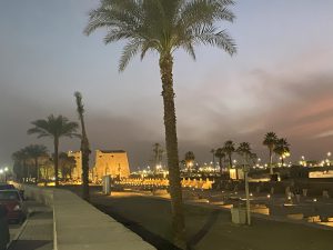 tempel van Luzor met de drie km lange sfinx weg